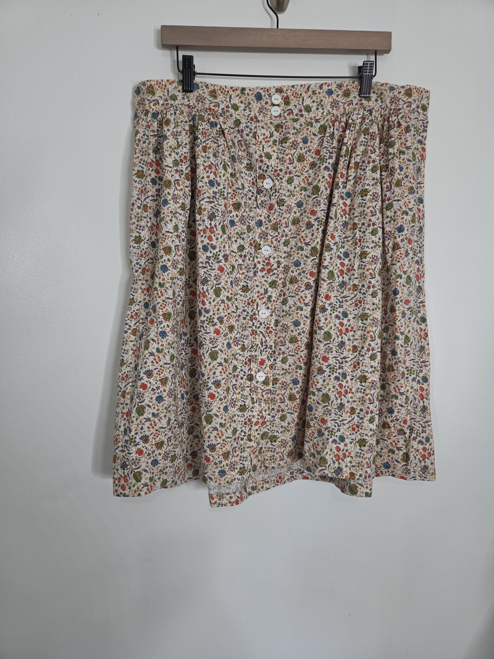 Vintage 70s Queen Casuals Calico Floral Button Front Midi Skirt Pocket Size 44